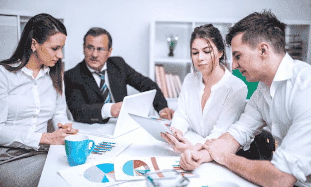 People discussing about how to  start an seo business